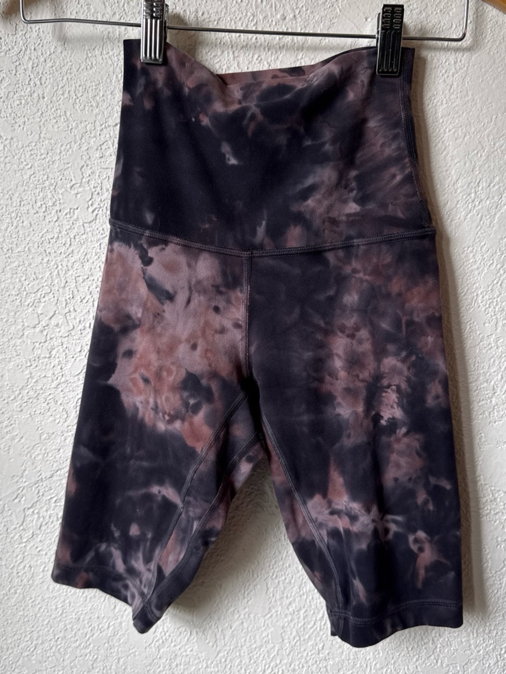 lululemon Tie-Dye High-Rise Biker Shorts - Black & Mauve-Pink